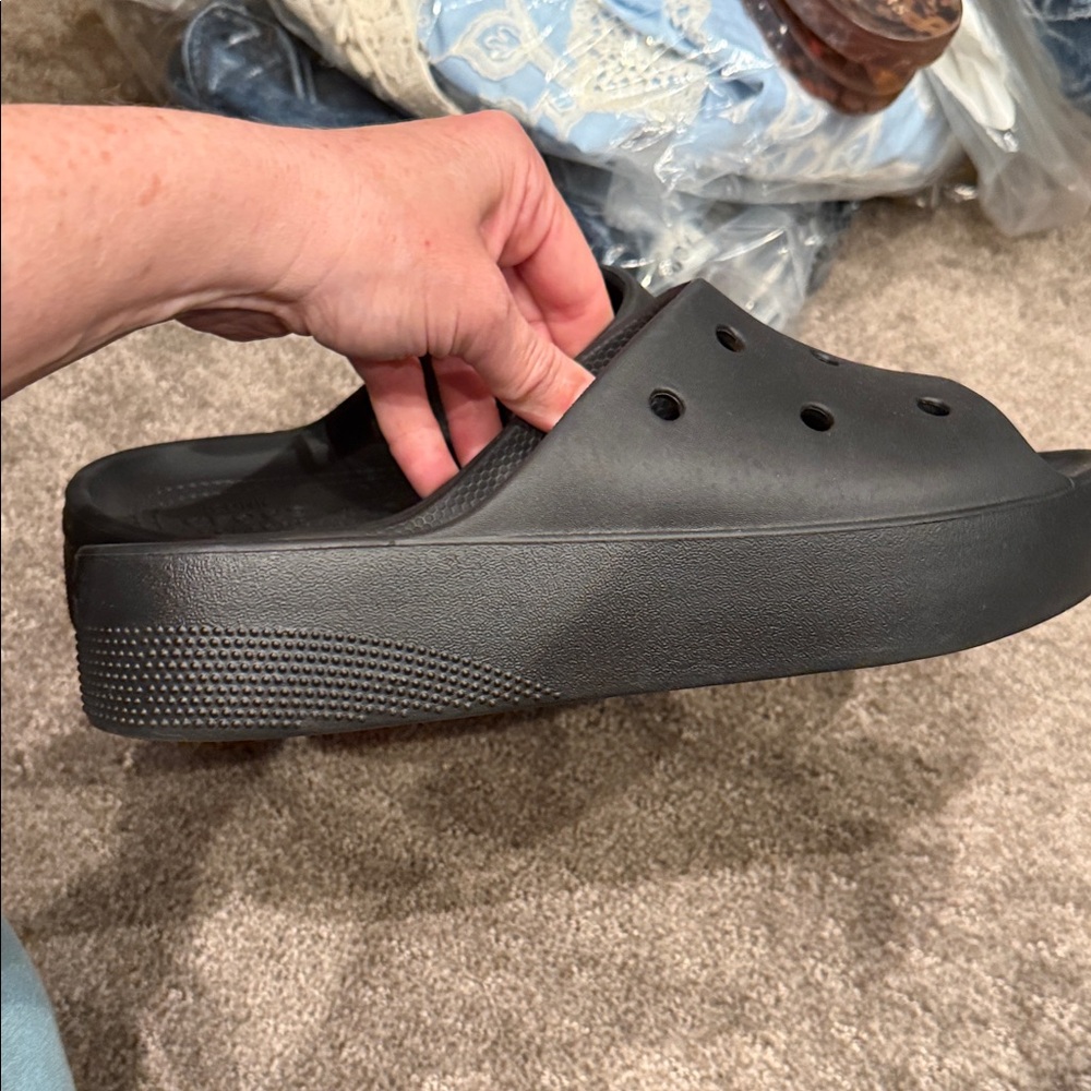 CROCS Classic Black Slide Sandals - Picture 6 of 7